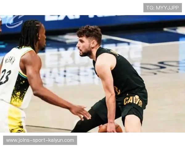 米切尔关键时刻命中三分，骑士在主场取胜